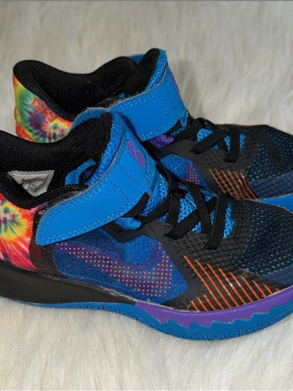 Nike Kids Black and Blue Tie-Dye Accent Sneakers Size 11